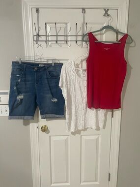 Sleeveless Tank Top - jones top 1x blue savvy distressed Bermuda Jean shorts